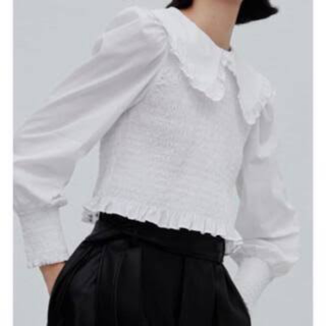 ZARA(ザラ)の【美品】ZARA//ストレッチ襟付き白ブラウス レディースのトップス(シャツ/ブラウス(長袖/七分))の商品写真