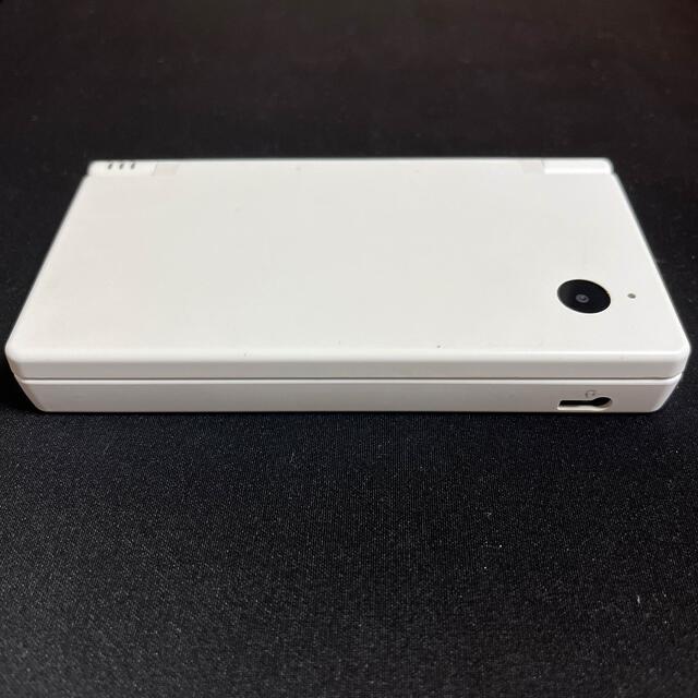 ニンテンドーDS(ニンテンドーDS)のDSi ホワイトとソフト２本のセット エンタメ/ホビーのゲームソフト/ゲーム機本体(携帯用ゲーム機本体)の商品写真