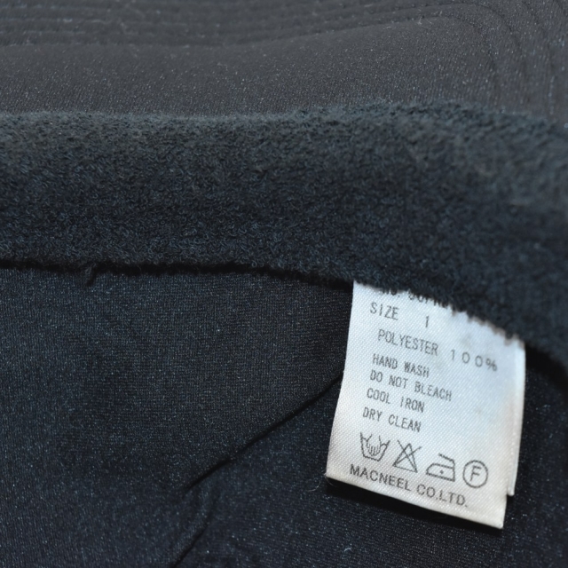 roar(ロアー)のroar ロアー フロントロゴラインストーン メッシュキャップ ブラック メンズの帽子(キャップ)の商品写真