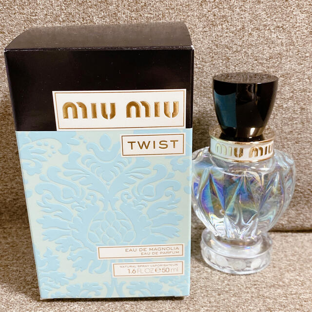 miumiu(ミュウミュウ)のmiumiu TWIST オードマグノリア　50ml コスメ/美容の香水(香水(女性用))の商品写真