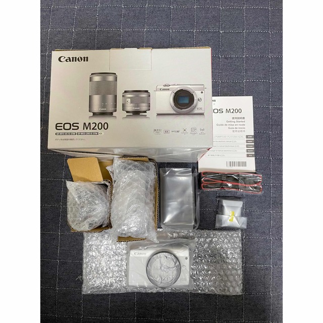 Canon(キヤノン)のCanon EOS M200 Wズームキット WH スマホ/家電/カメラのカメラ(ミラーレス一眼)の商品写真