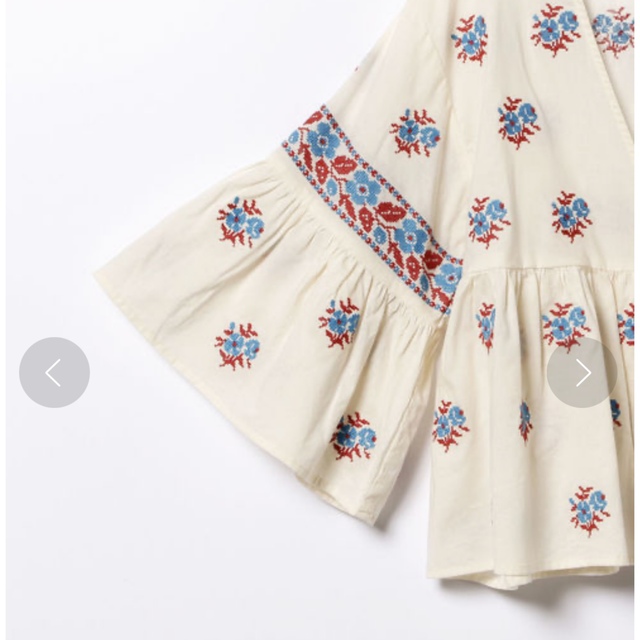 Ray BEAMS(レイビームス)の《Ray BEAMS》花柄 刺繍 ギャザーブラウス レディースのトップス(シャツ/ブラウス(長袖/七分))の商品写真