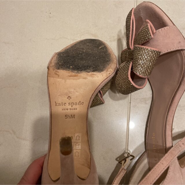 kate spade new york(ケイトスペードニューヨーク)のケイト スペード ニューヨーク ピンヒール リボン ストラップ サンダル ピンク レディースの靴/シューズ(サンダル)の商品写真