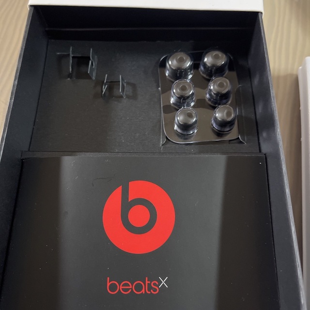 Beats(ビーツ)のbeats ワイヤレス イヤホン air pods  スマホ/家電/カメラのオーディオ機器(ヘッドフォン/イヤフォン)の商品写真