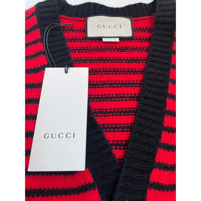 Gucci(グッチ)のグッチ ボーダーニットカーディガン BEE刺繍 18AW レッド×ブラック　XS メンズのトップス(カーディガン)の商品写真