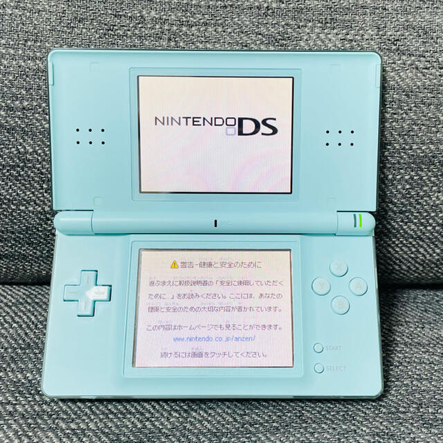 ニンテンドーDS(ニンテンドーDS)のDS light アイスブルー エンタメ/ホビーのゲームソフト/ゲーム機本体(携帯用ゲーム機本体)の商品写真