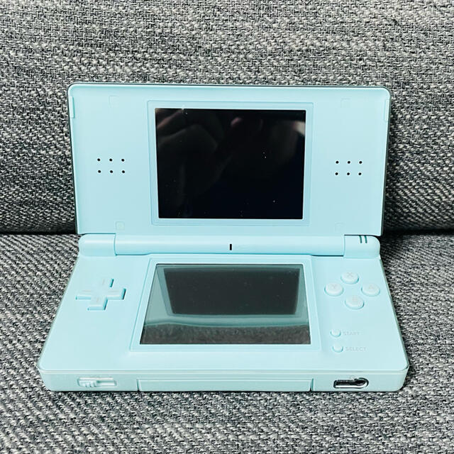 ニンテンドーDS(ニンテンドーDS)のDS light アイスブルー エンタメ/ホビーのゲームソフト/ゲーム機本体(携帯用ゲーム機本体)の商品写真