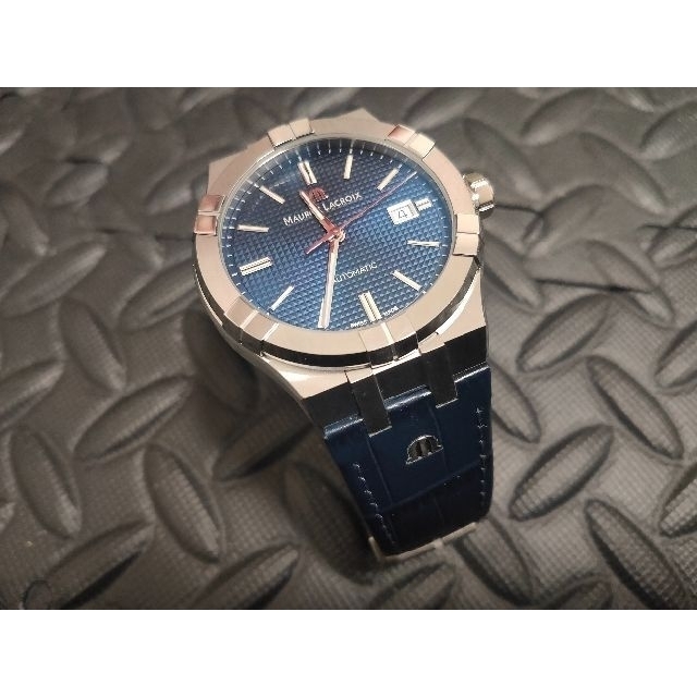 MAURICE LACROIX(モーリスラクロア)のモーリス・ラクロア 　アイコン　ネイビーレザーバンド　ネイビーダイヤル メンズの時計(腕時計(アナログ))の商品写真