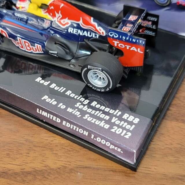 鈴鹿レジェンド 1/43ミニチャンプス ベッテル レッドブルRB8 日本GP