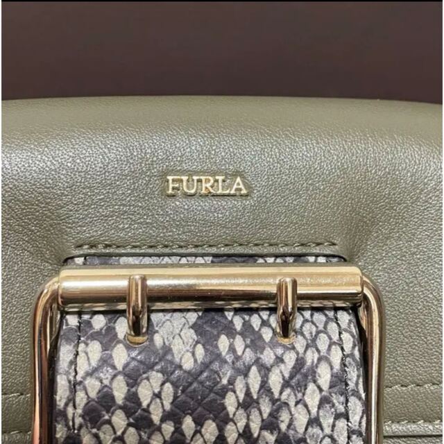 Furla(フルラ)のFURLA/レア/ショルダーバッグ/パイソン/ヘビ/蛇/カーキ/オリーブ/希少品 レディースのバッグ(ショルダーバッグ)の商品写真