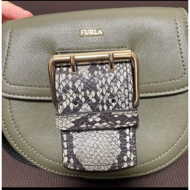 Furla(フルラ)のFURLA/レア/ショルダーバッグ/パイソン/ヘビ/蛇/カーキ/オリーブ/希少品 レディースのバッグ(ショルダーバッグ)の商品写真