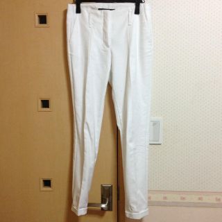 ザラ(ZARA)のZARA♡ ホワイトボトムス(チノパン)