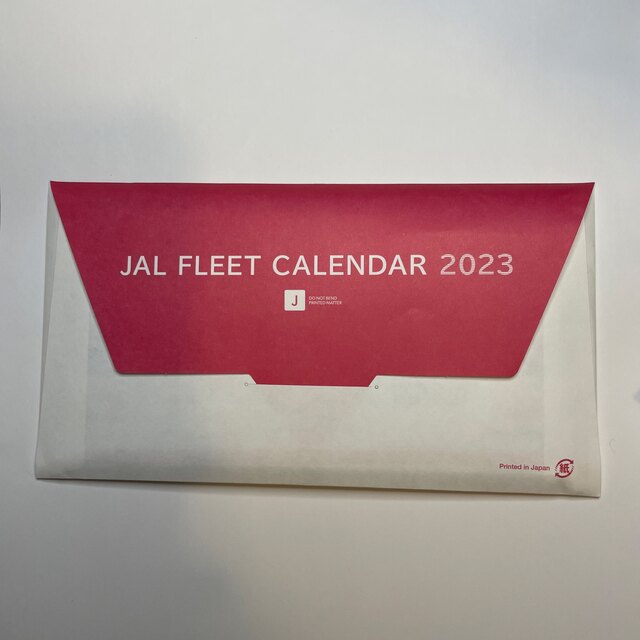 JAL(日本航空)(ジャル(ニホンコウクウ))のJAL FLEET CALENDAR 2023 卓上 インテリア/住まい/日用品の文房具(カレンダー/スケジュール)の商品写真