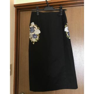 エモダ(EMODA)のCLANE 花刺繍巻スカート(ひざ丈スカート)