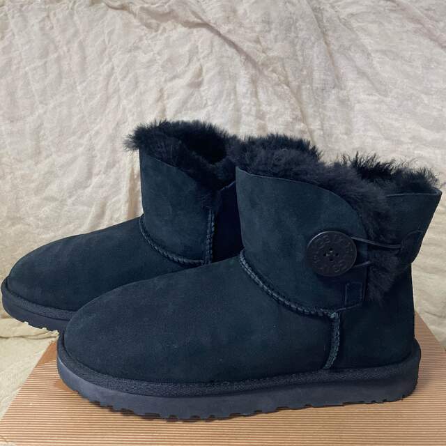 美品　UGG ショートブーツ　BAILEY BUTTON