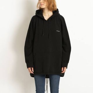 バレンシアガ(Balenciaga)のパーカー(パーカー)