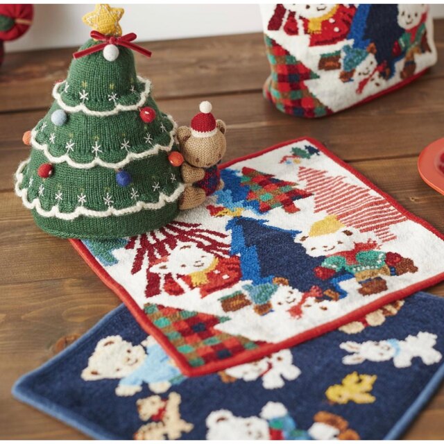 新品・タグ付き ファミリア クリスマス柄 シェニール織り タオルハンカチ