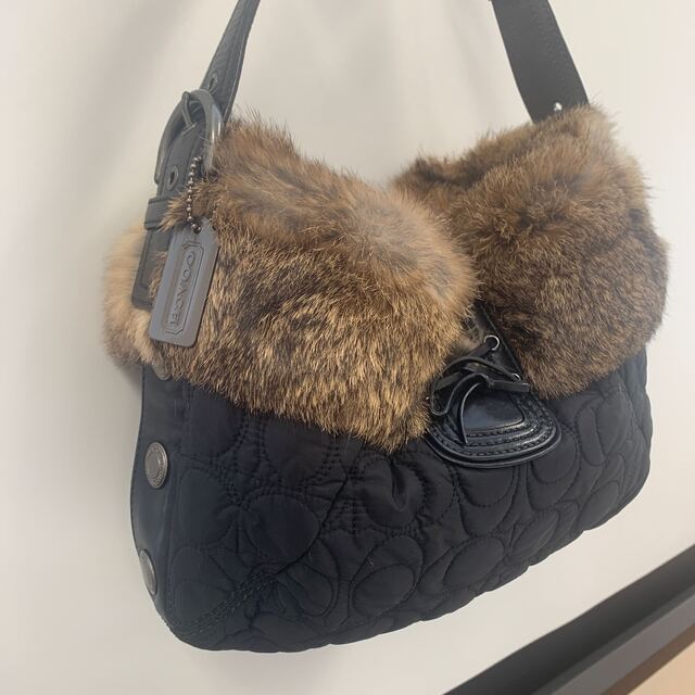 COACH(コーチ)のコーチ COACH バッグ ショルダーバッグ ファー G05K-9443 黒 レディースのバッグ(ショルダーバッグ)の商品写真