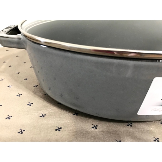 STAUB(ストウブ)の[新品]staub ココットオーバル29cm ガラス蓋 インテリア/住まい/日用品のキッチン/食器(鍋/フライパン)の商品写真