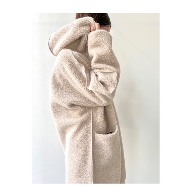 L'Appartement DEUXIEME CLASSE(アパルトモンドゥーズィエムクラス)のLou Andrea/ルーアンドレア Mouton Fake Hood Coat レディースのジャケット/アウター(ムートンコート)の商品写真