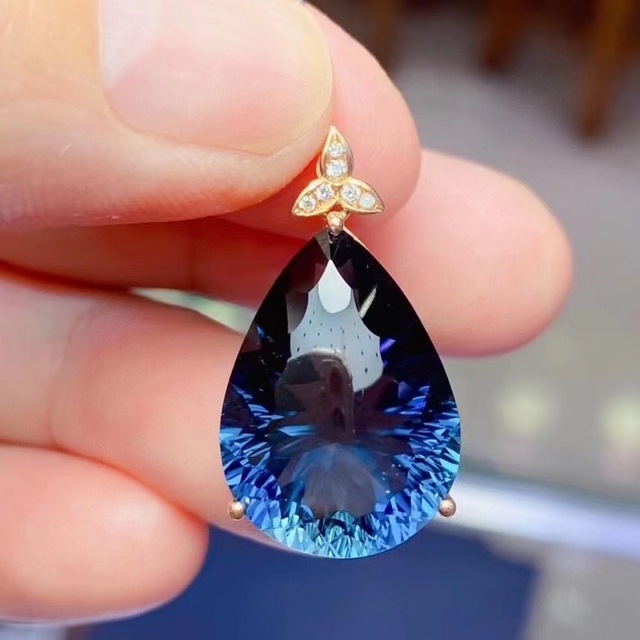 驚きの値段】 ⭐天然 トパーズ ダイヤ ペンダントトップ k18 21.8ct