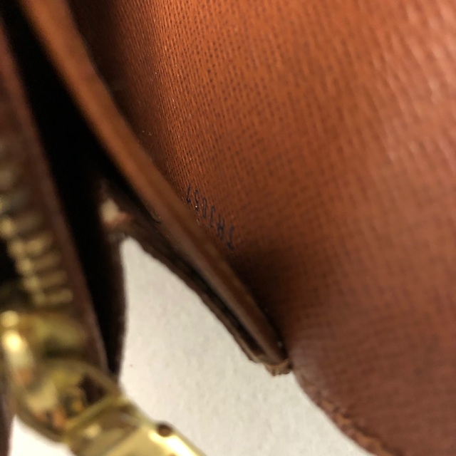 LOUIS VUITTON(ルイヴィトン)のルイヴィトン モノグラムポルトフェイユサラ A135 レディースのファッション小物(財布)の商品写真