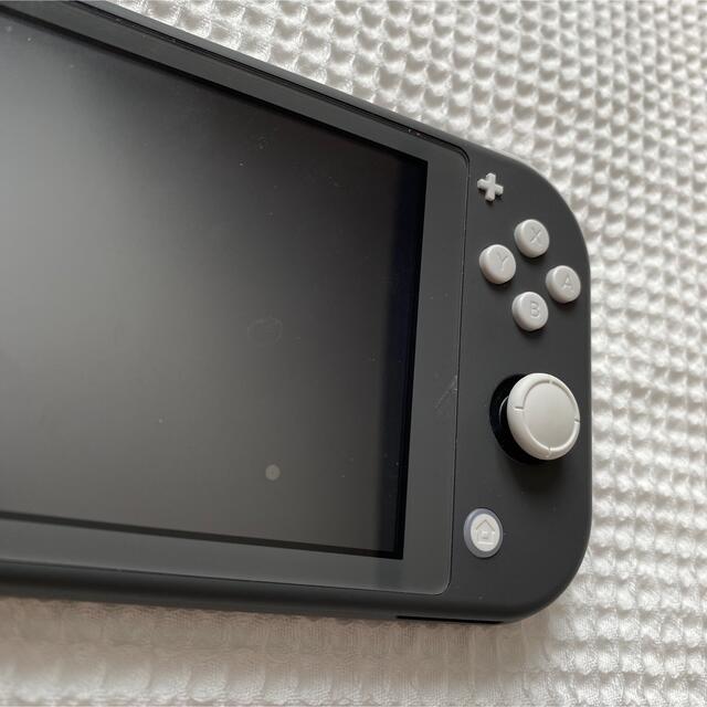 Nintendo Switch(ニンテンドースイッチ)のNintendo Switch LITE グレー エンタメ/ホビーのゲームソフト/ゲーム機本体(携帯用ゲーム機本体)の商品写真