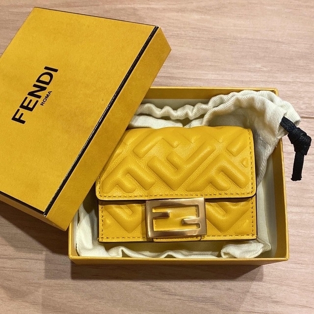 【 未使用品 】FENDI 財布 バゲット マイクロ 三つ折財布 イエロー