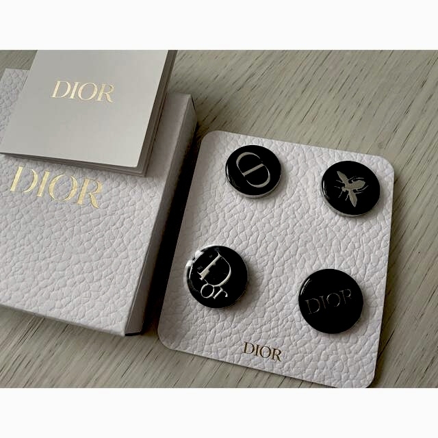 Christian Dior(クリスチャンディオール)のディオール　缶バッジ　ピンバッジ レディースのアクセサリー(ブローチ/コサージュ)の商品写真