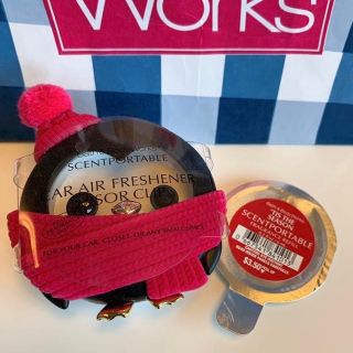 バスアンドボディーワークス(Bath & Body Works)の【新品】バスアンドボディワークス カーフレグランス セーターペンギン セット(キーホルダー)