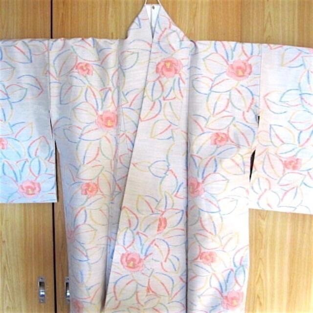 No.2♪正絹紬着物♪淡いグレイにかわいい椿♪仕付け糸付き未使用 - 着物