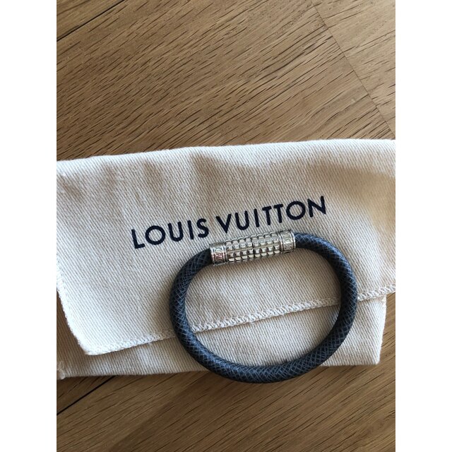 LOUIS VUITTON(ルイヴィトン)の期間限定⭐️ルイヴィトン　タイガレザー　ブレスレット　未使用品 レディースのアクセサリー(ブレスレット/バングル)の商品写真