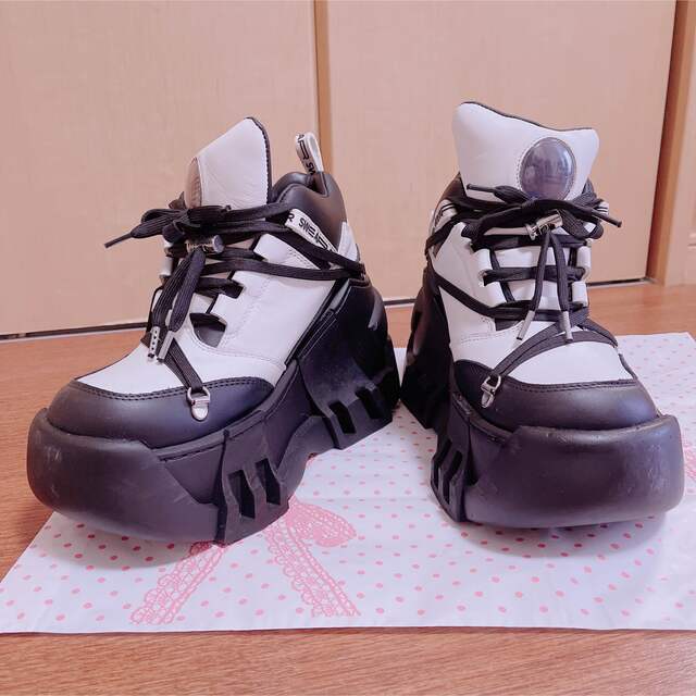 SWEAR 厚底スニーカー 9.5cm | フリマアプリ ラクマ