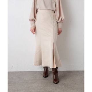 ナチュラルクチュール(natural couture)のnatural couture ボタンデザインポンチスエードマーメイドスカート(ロングスカート)