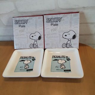 スヌーピー(SNOOPY)のスヌーピー　角皿２枚 【新品未使用】(食器)