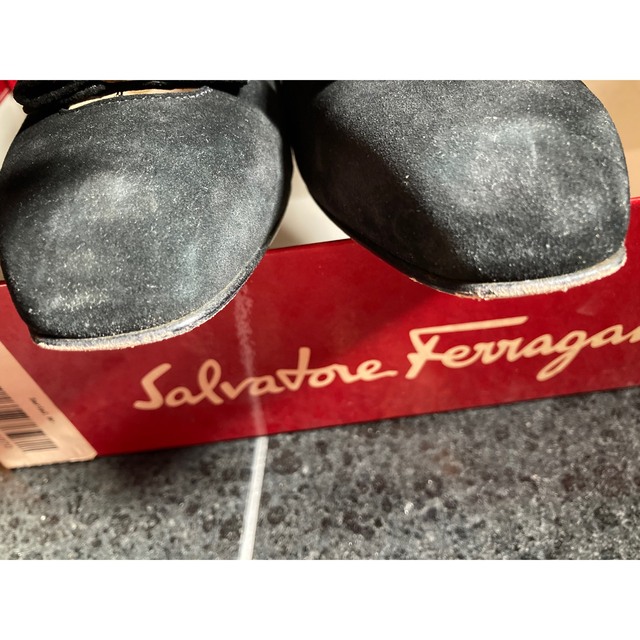 Salvatore Ferragamo(サルヴァトーレフェラガモ)のあっちゃん様専用⭐︎フェラガモ　ヒール　難あり レディースの靴/シューズ(ハイヒール/パンプス)の商品写真