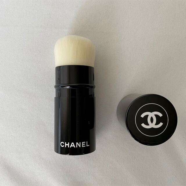 CHANEL(シャネル)の定価¥7700 新品未使用✦CHANEL パンソー カブキ N°108 コスメ/美容のメイク道具/ケアグッズ(チーク/フェイスブラシ)の商品写真