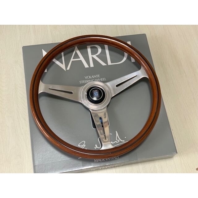 汎用パーツ定番　NARDI classic ウッドステアリング　36.5  ナルディ