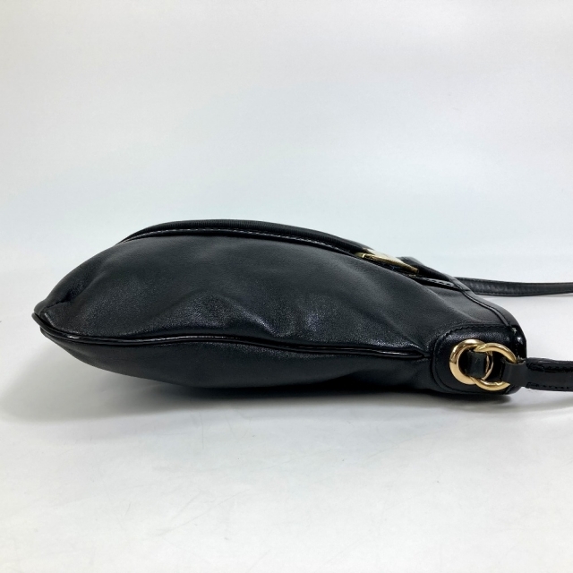 サルヴァトーレフェラガモ Salvatore Ferragamo パテント/斜め掛け EE