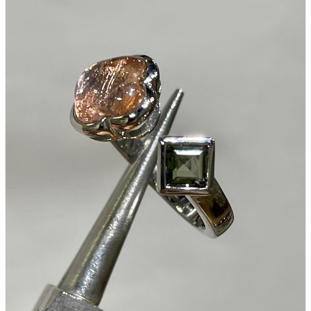 激安卸価格　特選！天然モルダバイトと天然ギベオン指輪　隕石指輪　本物保証 レディースのアクセサリー(リング(指輪))の商品写真