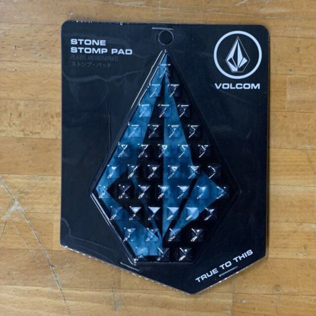 volcom(ボルコム)のVOLCOMボルコム【STONE STOMP PAD】青黒デッキパッド スポーツ/アウトドアのスノーボード(アクセサリー)の商品写真