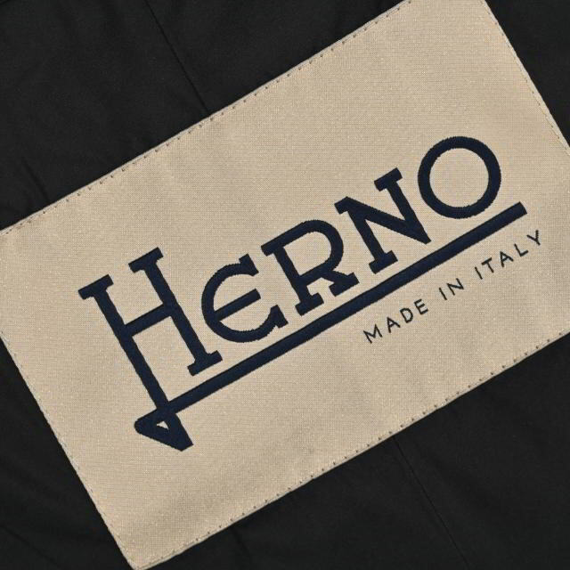 HERNO(ヘルノ)のHERNO 半袖 ジップ ジャケット レディースのジャケット/アウター(ブルゾン)の商品写真
