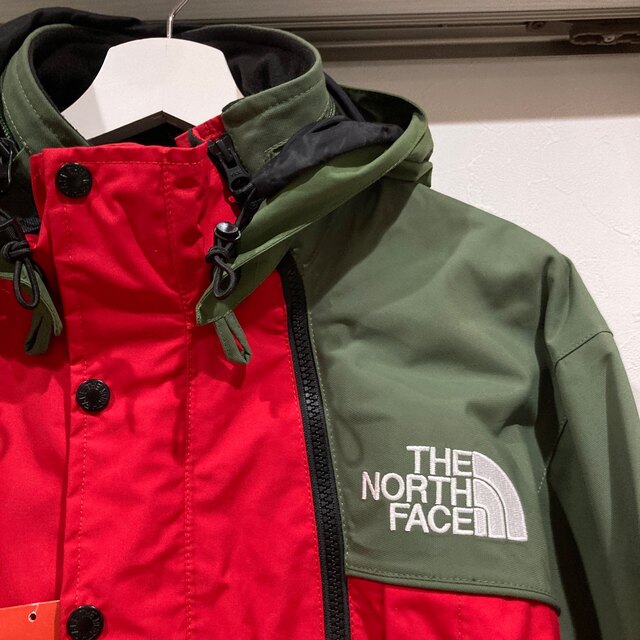 supreme✖️North Faceコラボパーカータグ付き