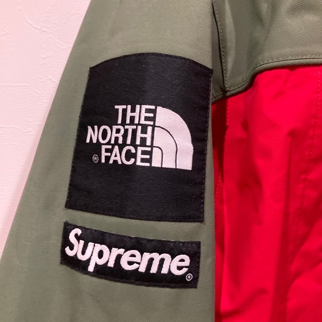 supreme✖️North Faceコラボパーカータグ付き