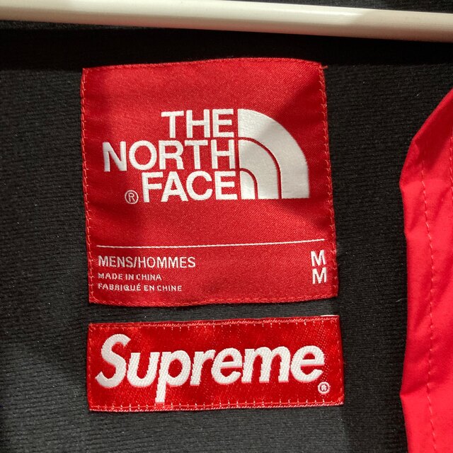 supreme✖️North Faceコラボパーカータグ付き