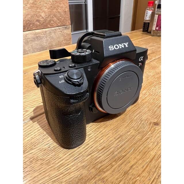 SONY(ソニー)のα7 RⅢ　ILCE-7RM3 ボディ　おまけつき スマホ/家電/カメラのカメラ(デジタル一眼)の商品写真