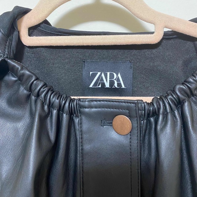 ZARA(ザラ)のZARA レザージャケット フード付き 合皮　M レディースのジャケット/アウター(その他)の商品写真