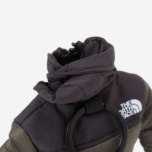 THE NORTH FACE(ザノースフェイス)のノースフェイス　ミニヌプシジャケット　ニュートーブグリーン メンズのファッション小物(キーホルダー)の商品写真