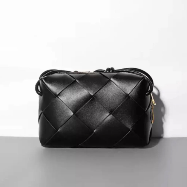 【即発送】ショルダーバッグ　黒　おしゃれ　かわいい レディースのバッグ(ショルダーバッグ)の商品写真