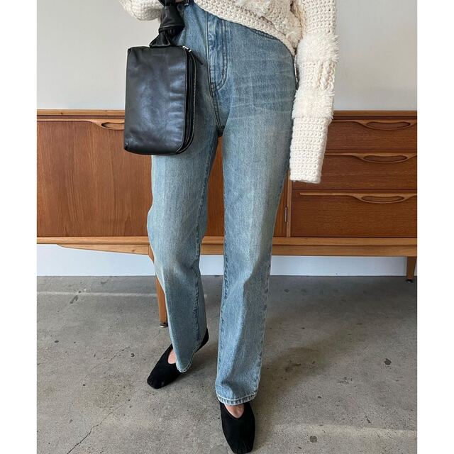 CLANE(クラネ)のCENTER PRESS STRAIGHT DENIM レディースのパンツ(デニム/ジーンズ)の商品写真